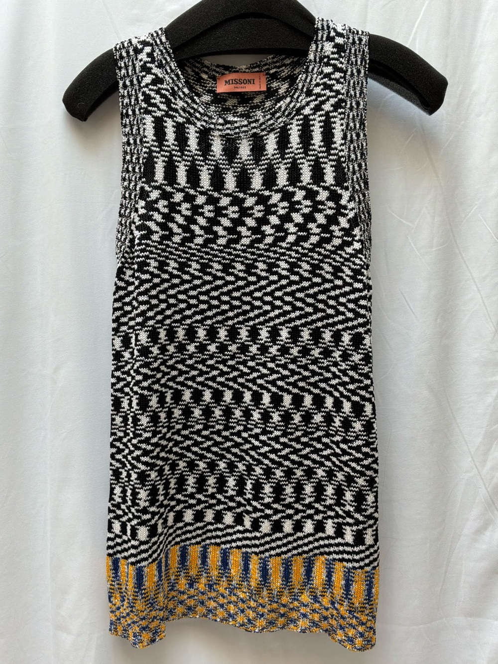 Missoni Black & White Sleeveless Crew Knit Sweater Top IT42